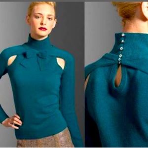 💠L.A.M.B. Shrug cream turtleneck💠